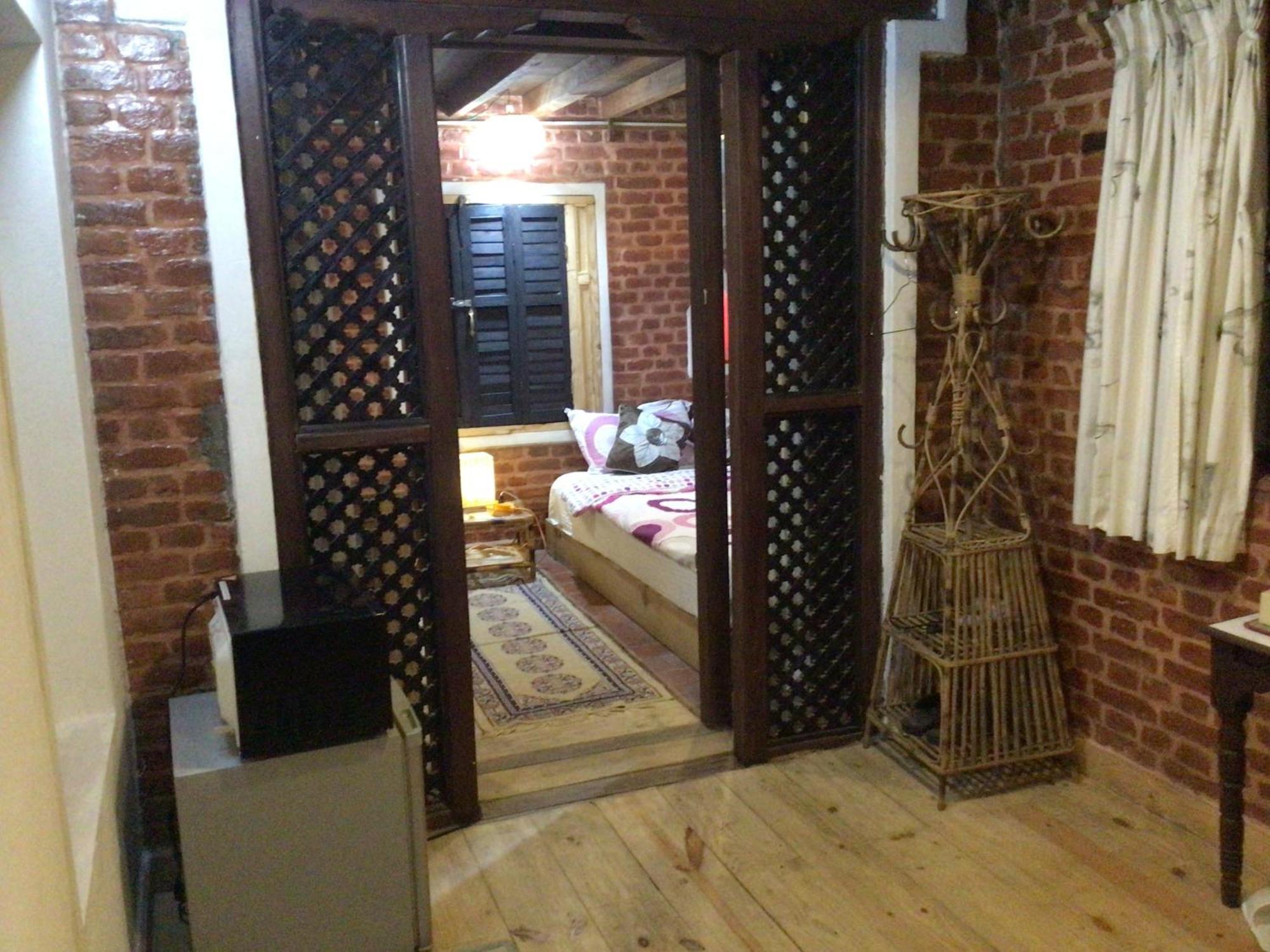 ラリトプル ヤンバ トラディショナル ホーム Bed & Breakfast エクステリア 写真
