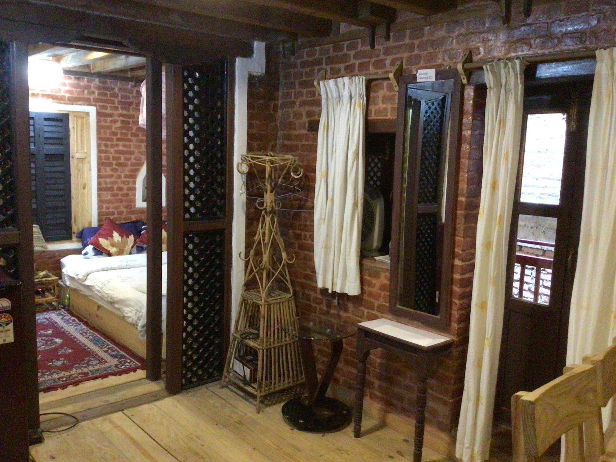 ラリトプル ヤンバ トラディショナル ホーム Bed & Breakfast エクステリア 写真