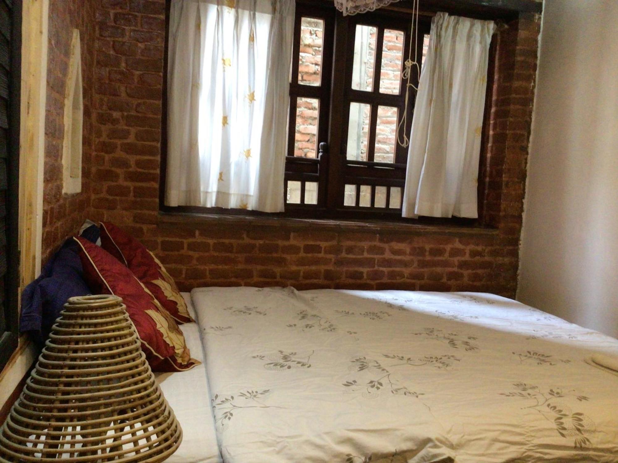 ラリトプル ヤンバ トラディショナル ホーム Bed & Breakfast エクステリア 写真