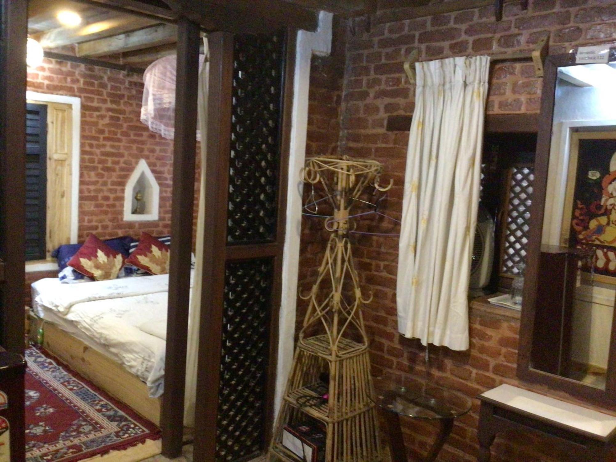 ラリトプル ヤンバ トラディショナル ホーム Bed & Breakfast エクステリア 写真